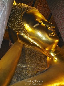 Wat Pho Temple: Buddha's eyes and feet are inlaid with mother-of-pearl
